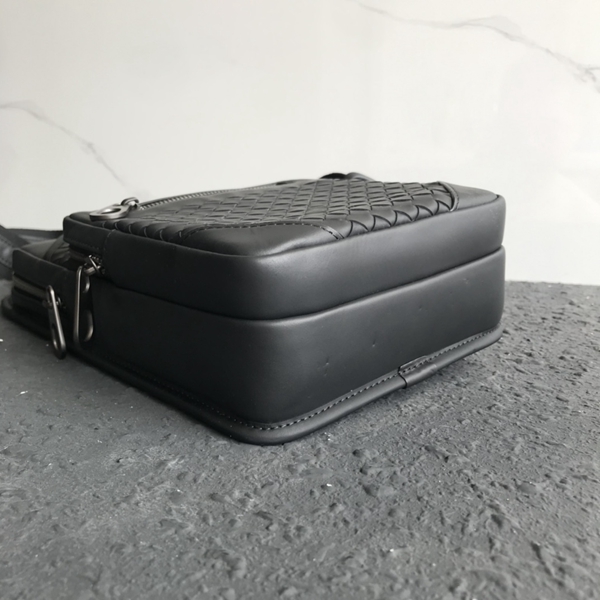 ボッテガヴェネタバッグ側面デザイン